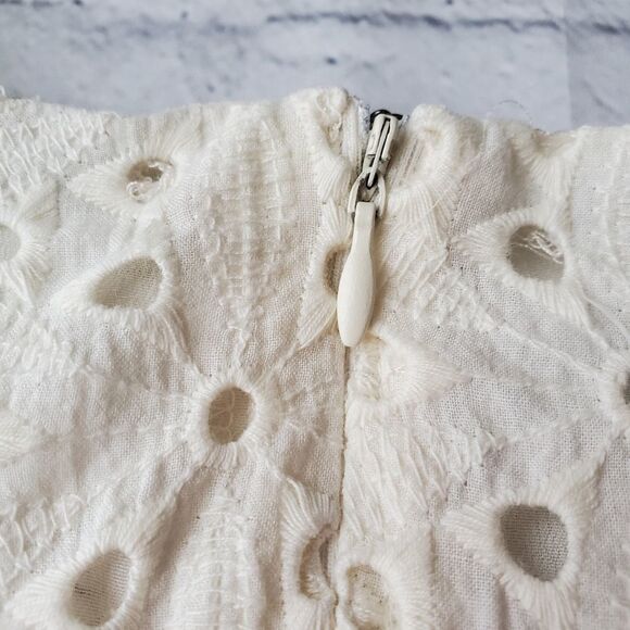 🔹️Esley Green & Cream Colorblock Eyelet Dress Medium - Picture 8 of 10